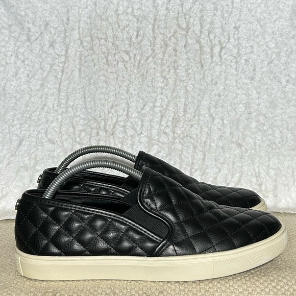 Steve Madden Womens Ecentrcq Black Quilted SlipOn Fashion Sneakers Shoes SZ 9M - Picture 1 of 11
